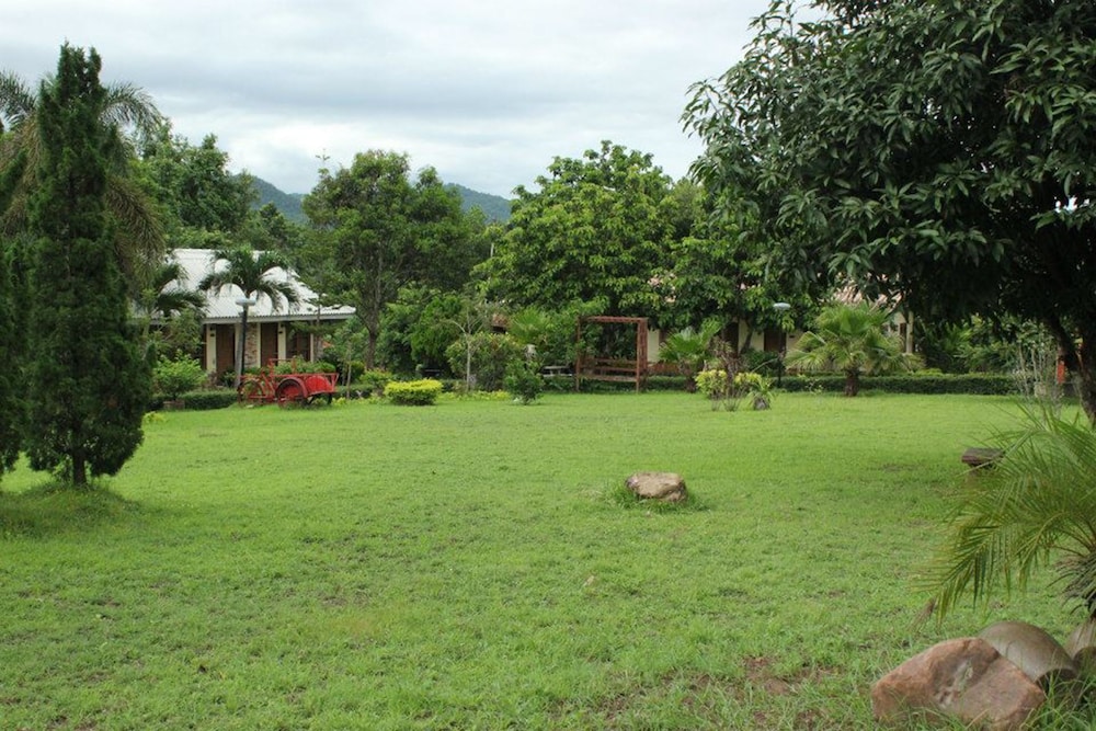 Baan Phuthadol 33/41