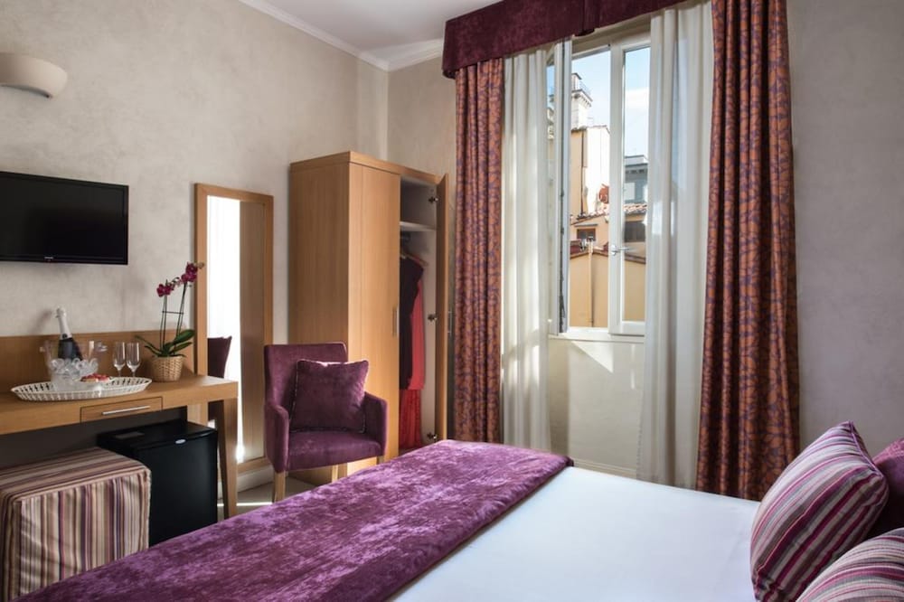 ROOM, SINGLE