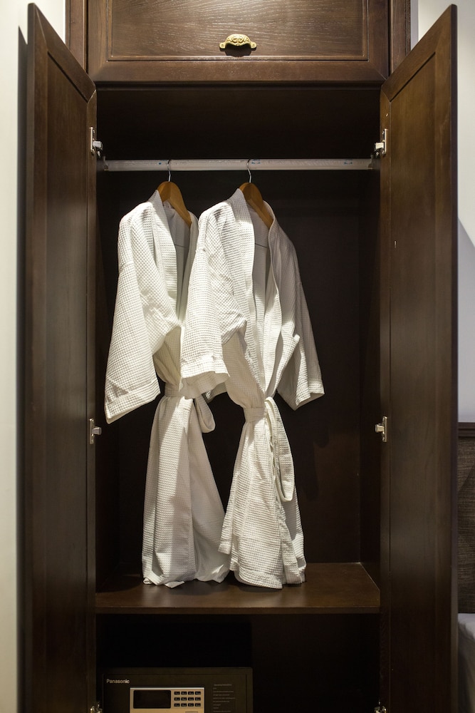 Palazzo Luxury Hotel 63/92