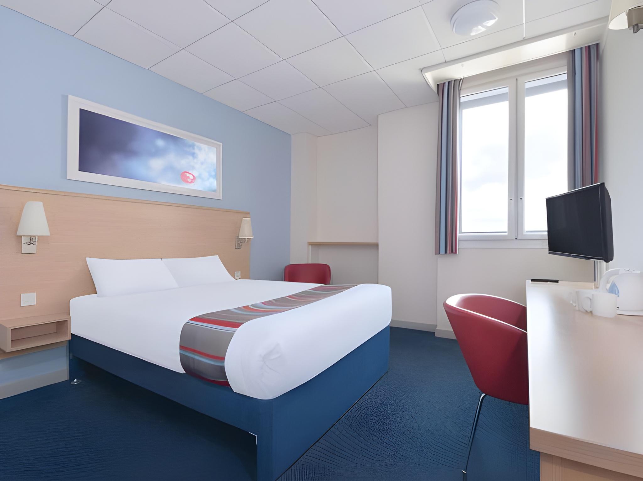 ROOM, DOUBLE BED