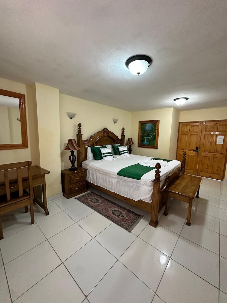 Pc Entreprises Guest House 13/50