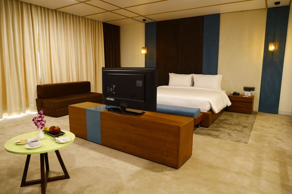 Junior Suite, Queen Bed, Devka Beach Resort 7/10