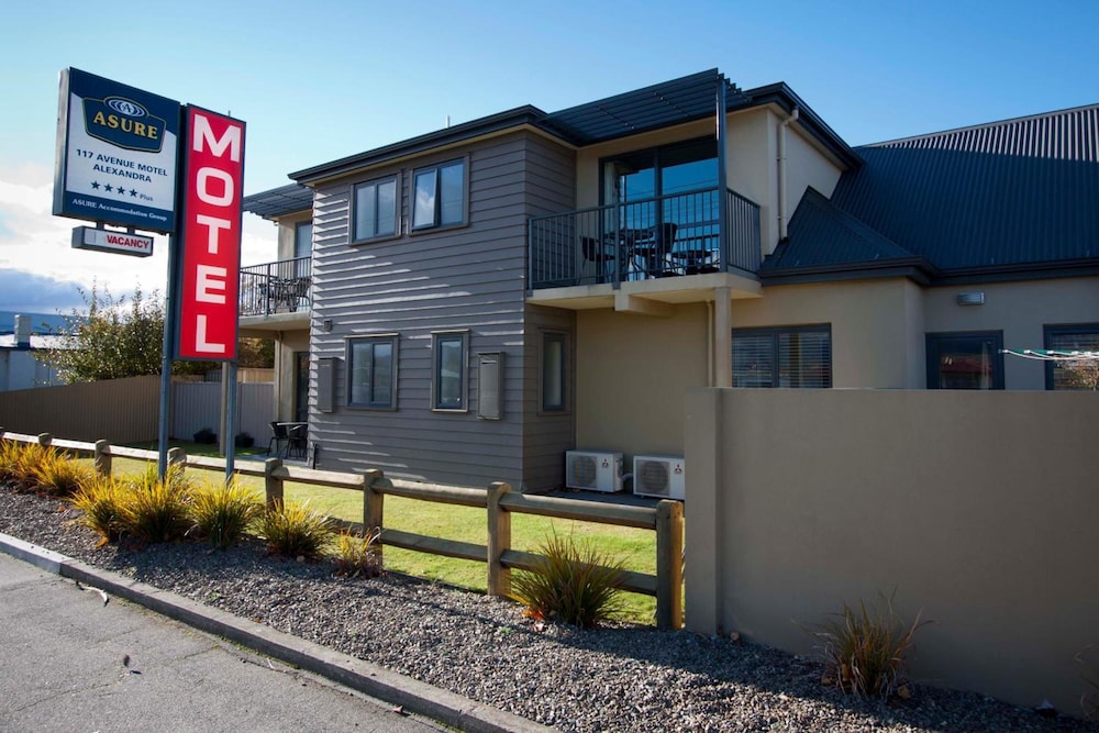 Avenue Motel 56/67
