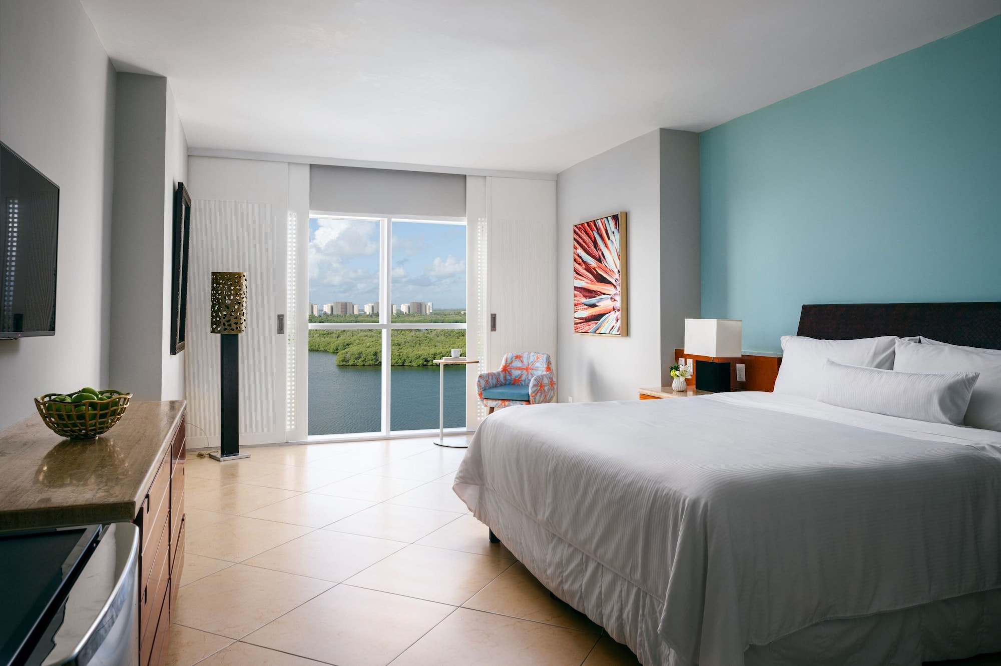Room, King Bed, Lagoon View