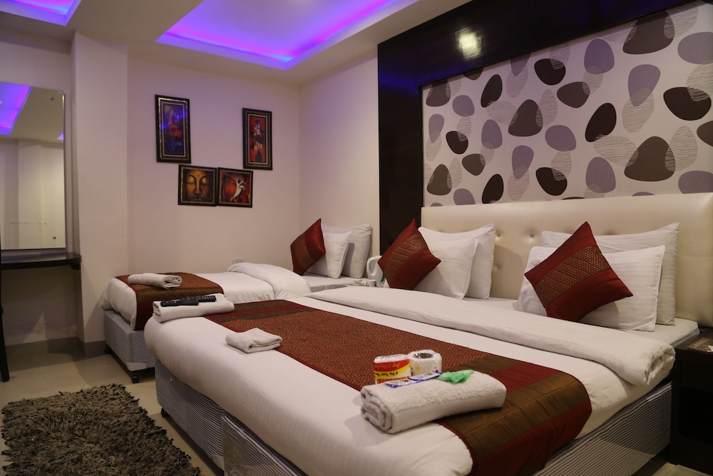 Check In Room RK Ashram 8/37