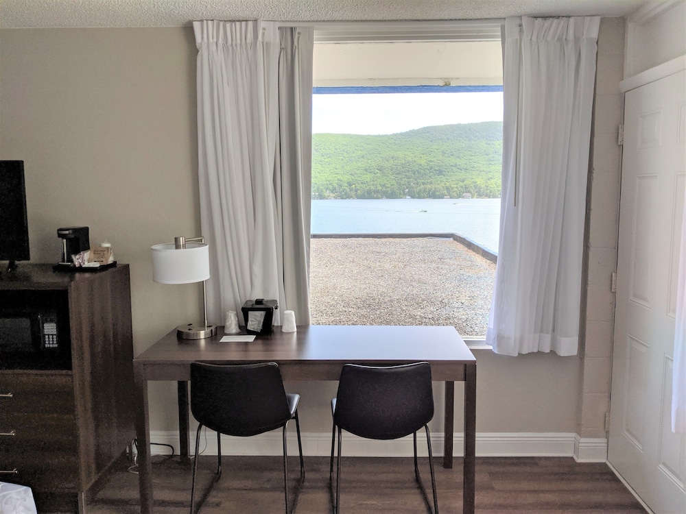 Lakefront Terrace Resort 28/42
