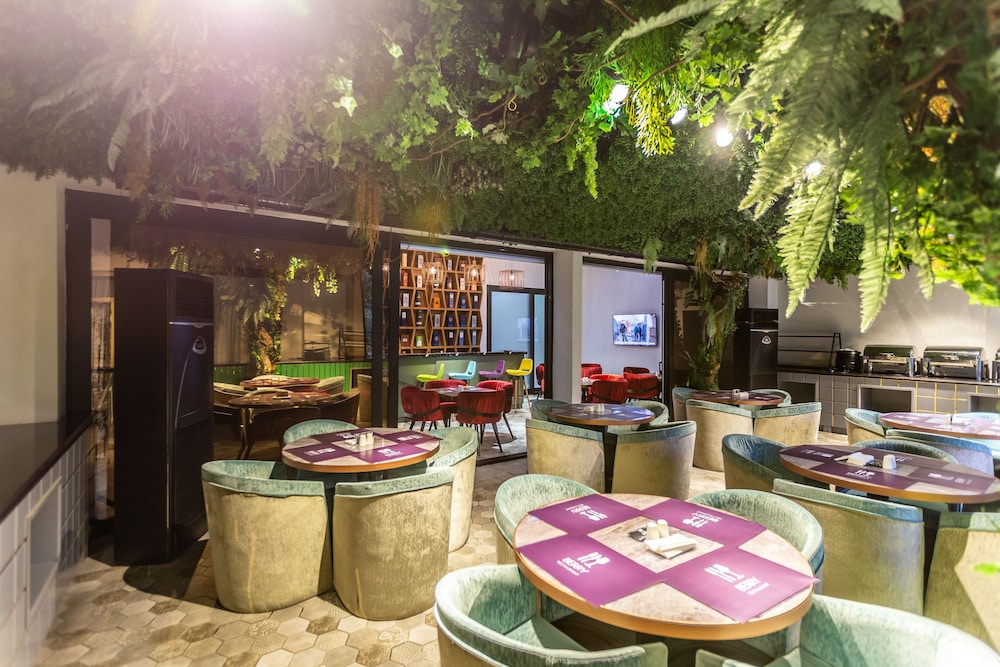 Ivy Garden Hotel 33/44