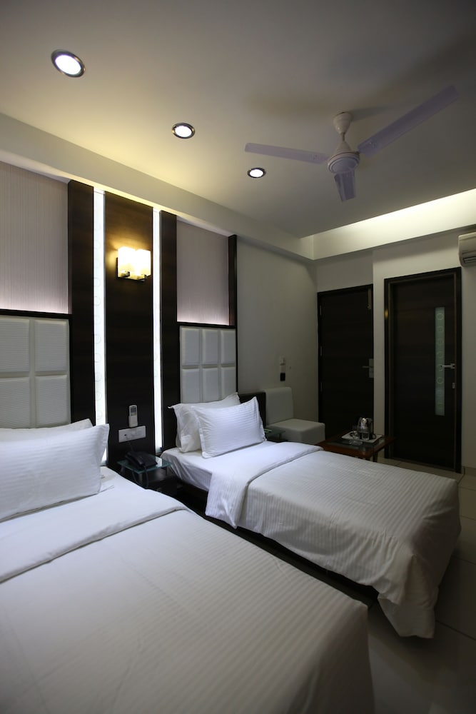 HOTEL ATITHI 11/18