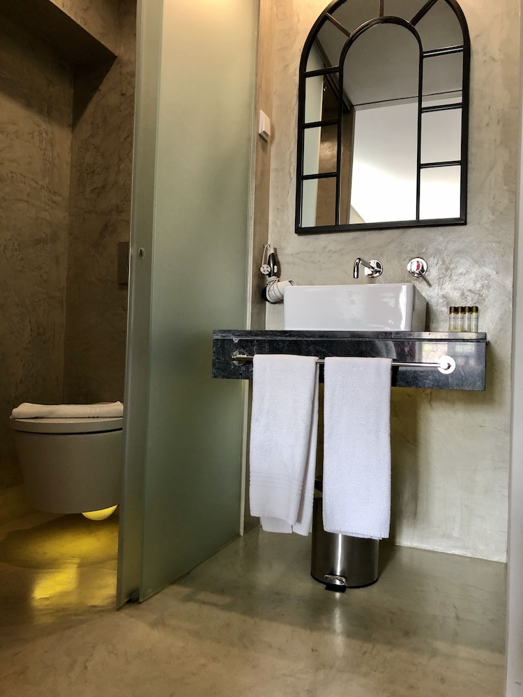 Dalma Old Town Suites 4/72