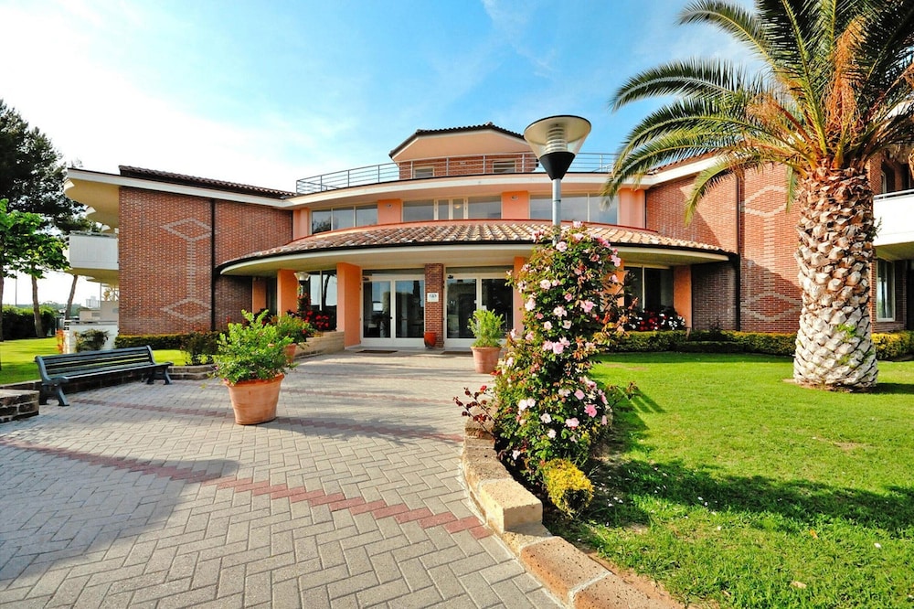 Villaggio Turistico Residence La Cecinella in CECINA