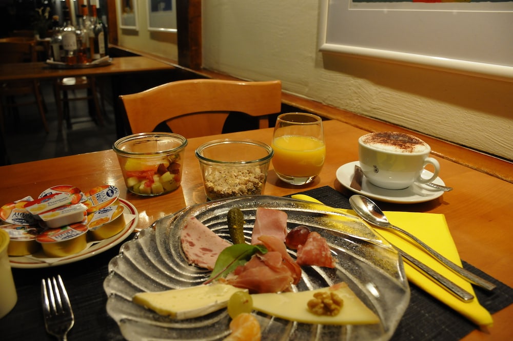 Hotel Restaurant Goldener Schlussel Bern 51/71