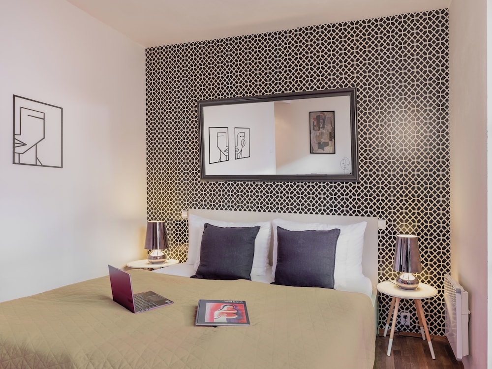 4 Arts Apartments by Adrez Living 17/52