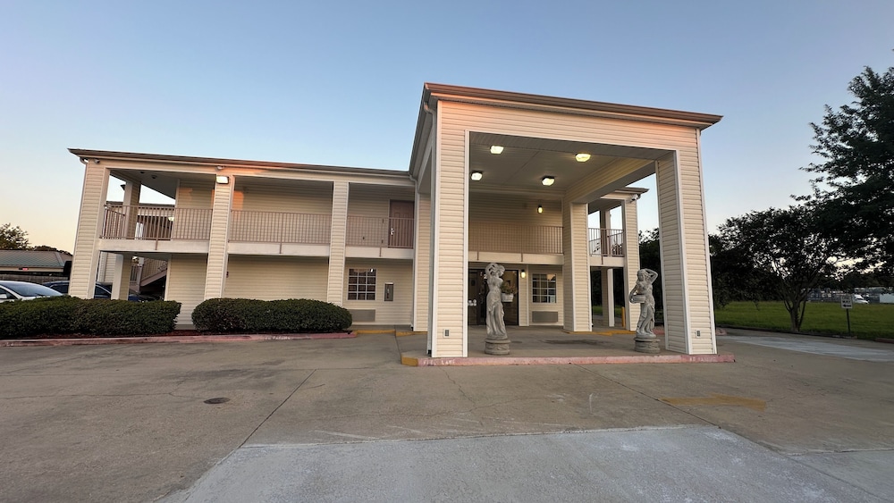Carom Inn a Travelodge by Wyndham Denham Springs/Baton Rouge 28/33