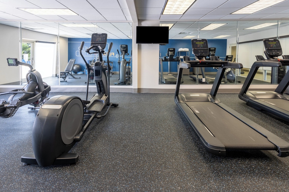 Holiday Inn Express Hotel and Suites Columbus At Northlake 33/57