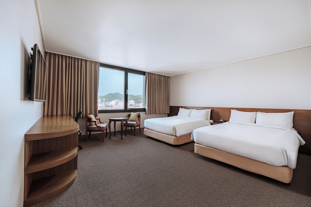 DELUXE, TWIN BEDS