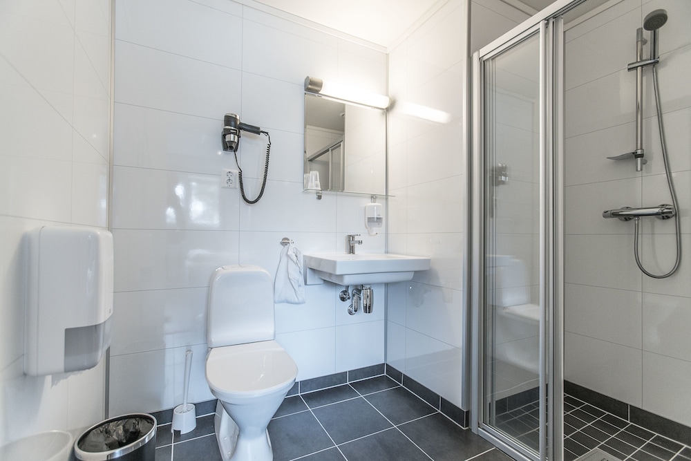 Almaas Hotell Stord AS 6/42