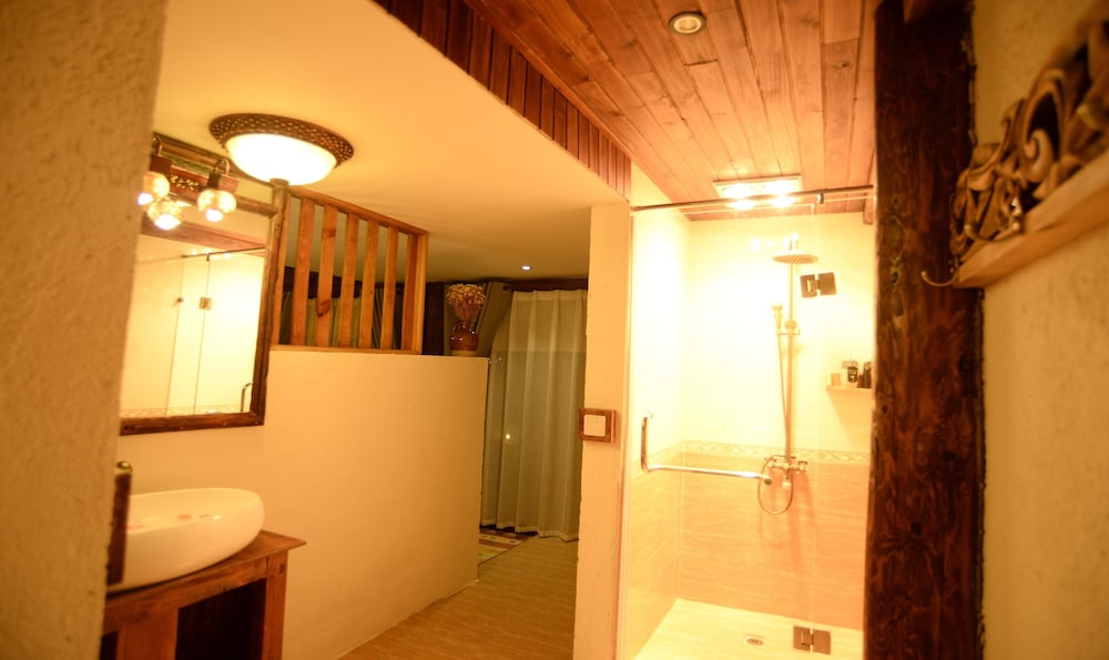 E-Outfitting Boutique Hotel Shangri-La 47/66