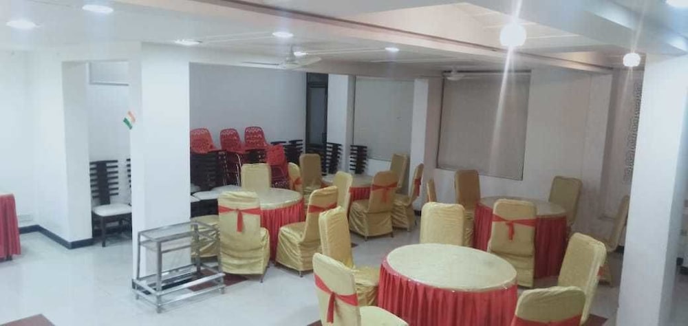 Treebo Corporate Inn 15/16