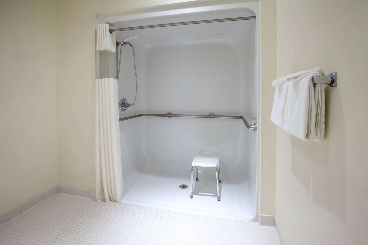 Baymont By Wyndham Mackinaw City 34/34