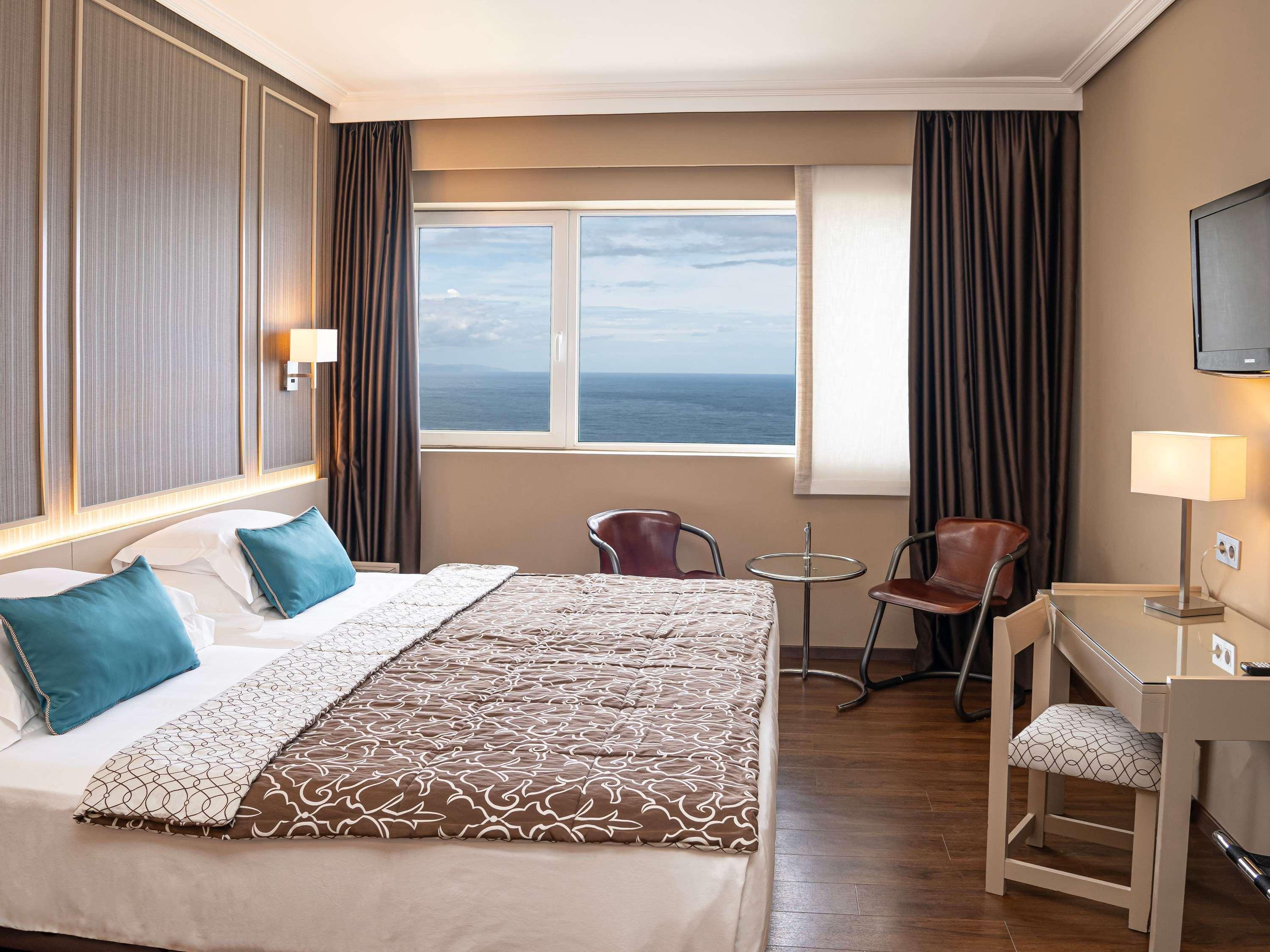 STANDARD, SEA VIEW