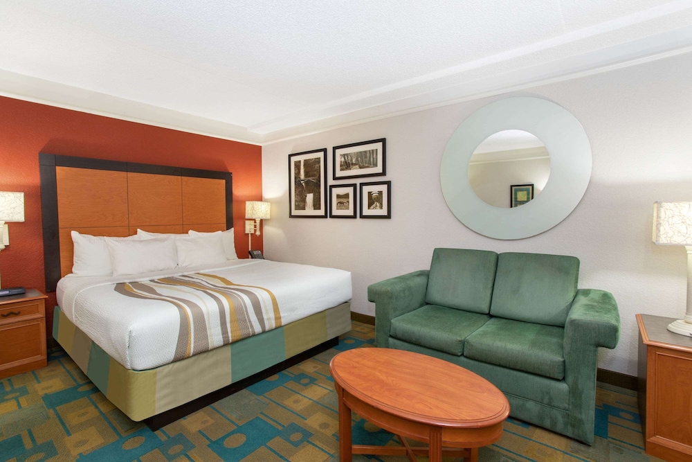 La Quinta Inn & Suites by Wyndham Denver Southwest Lakewood 17/43