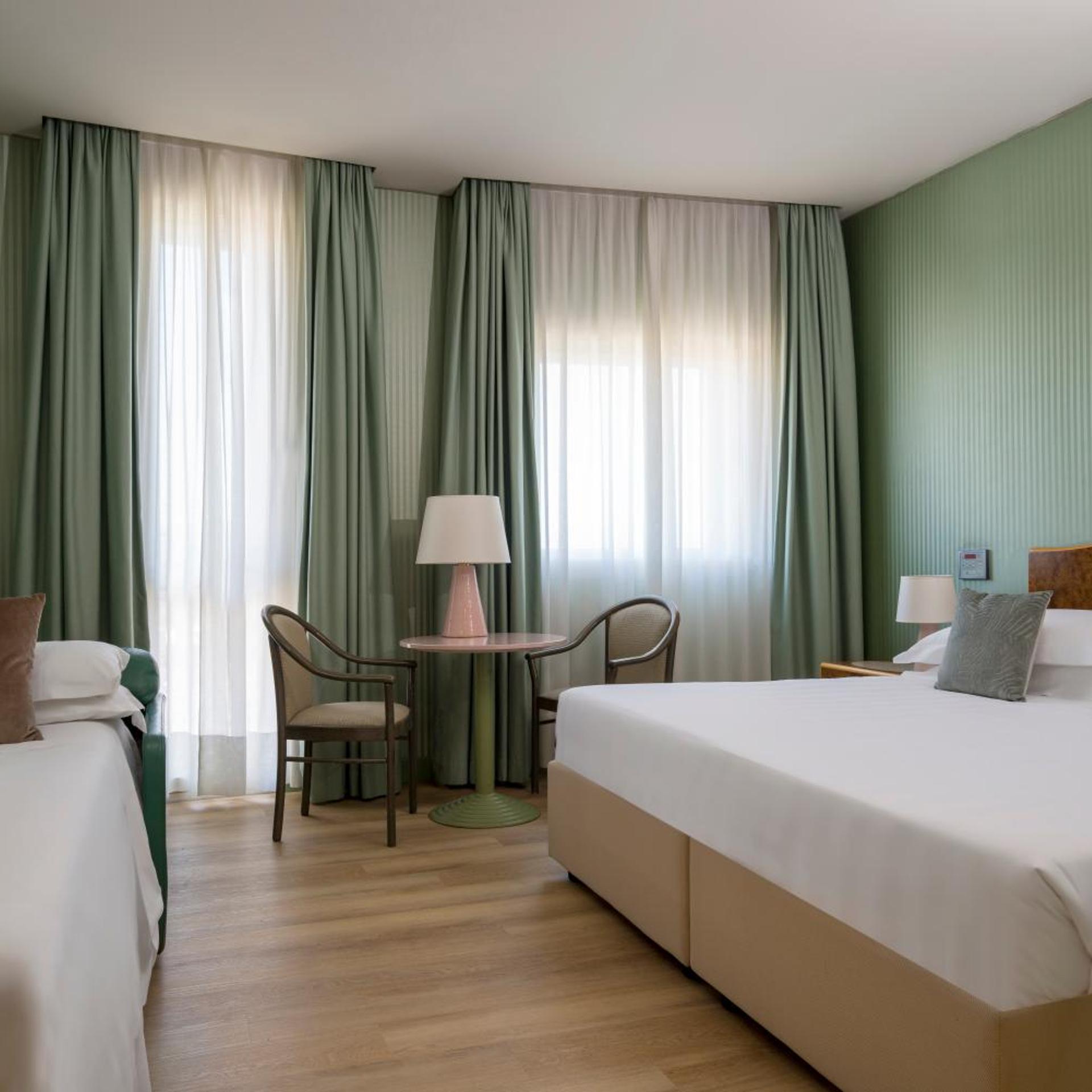 ROOM, TRIPLE