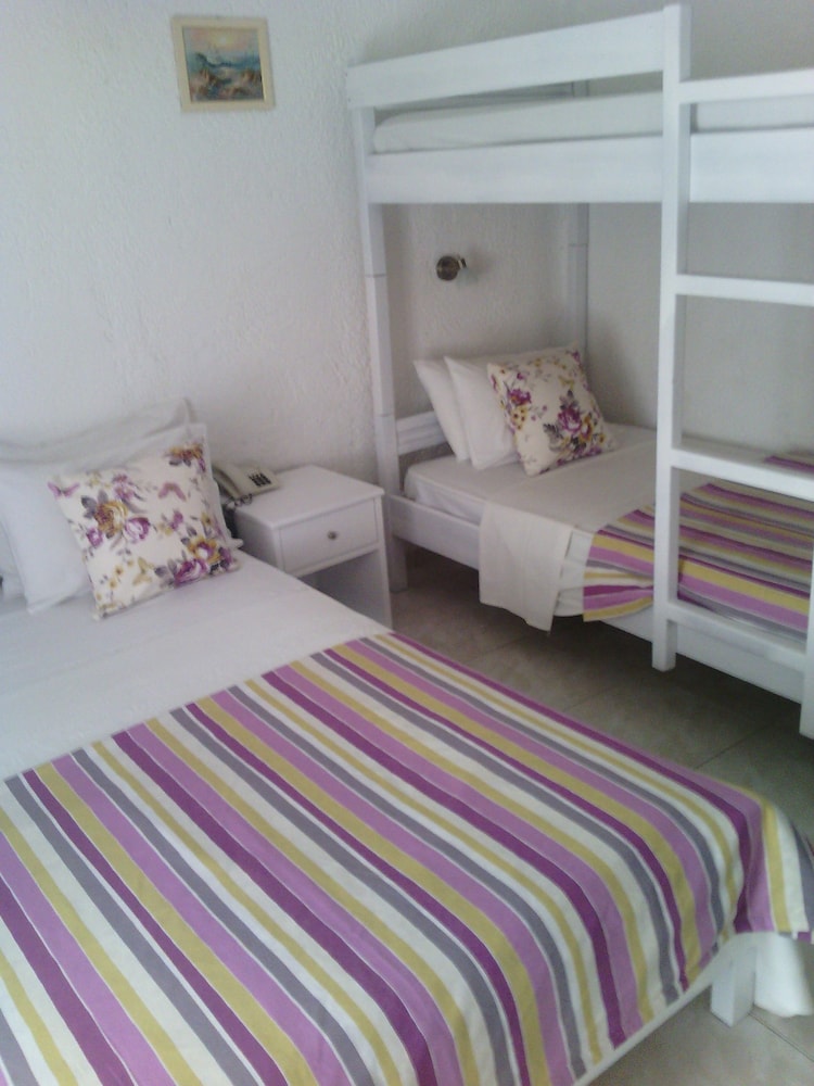 Roxani Hotel 4/32