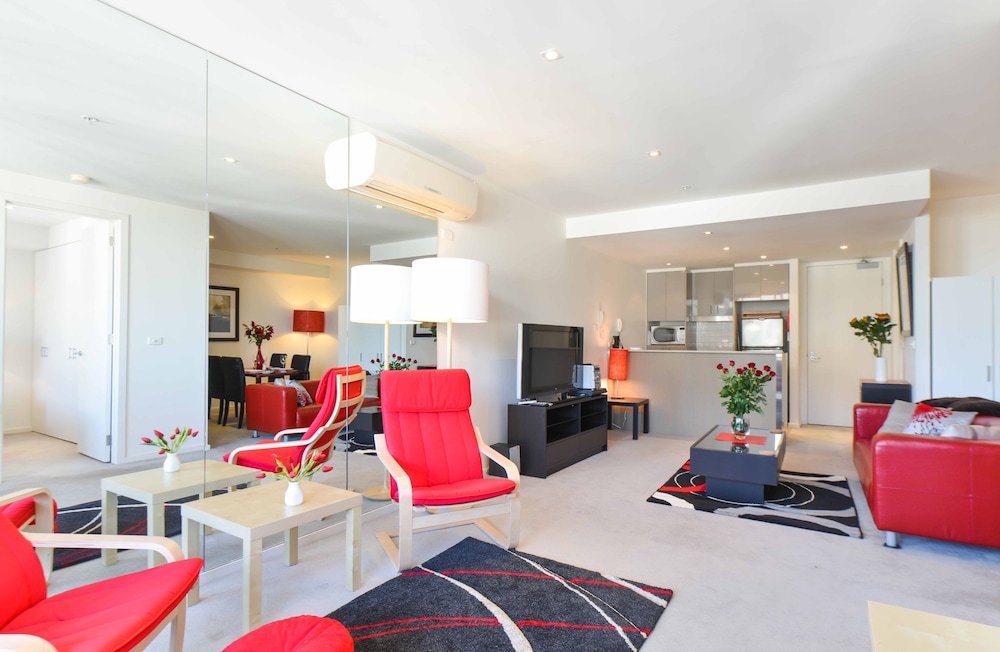 Spacious Seaviews 15/24
