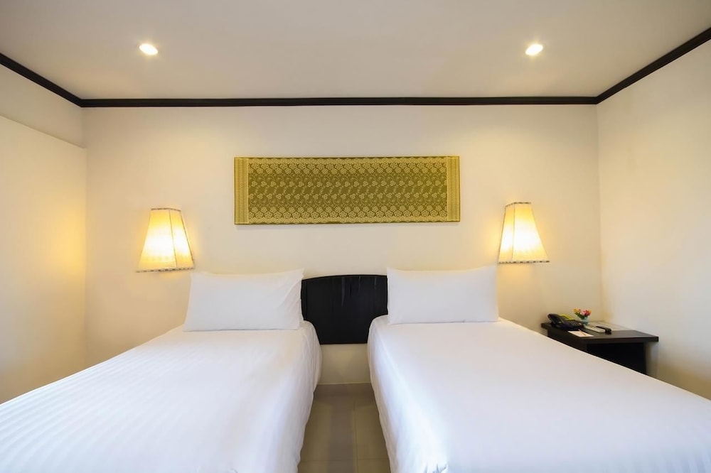 Golden Tulip Essential Pattaya 17/65