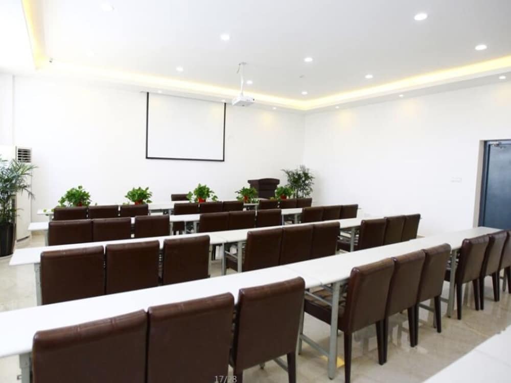 GREENTREE INN YANCHENG DONGTAI HUIYANG ROAD GUOFU HOTEL 33/39