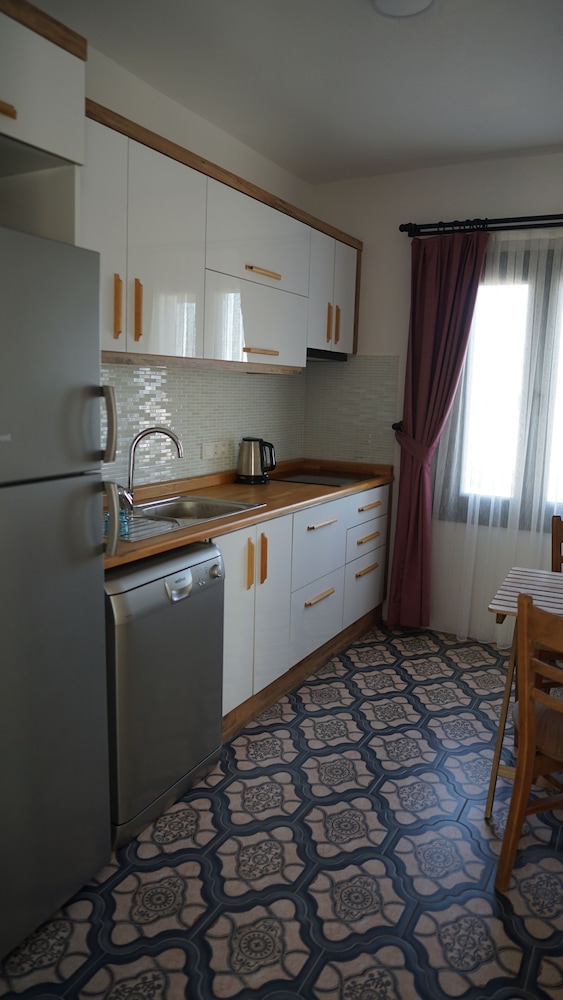 Karyada Hotel 6/50