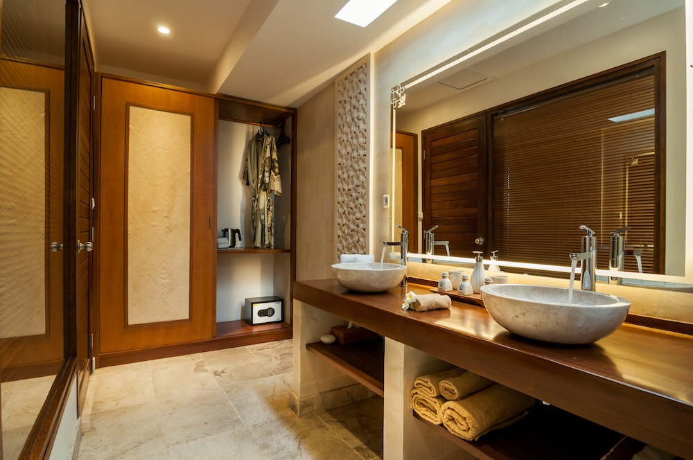 Karmagali Boutique Suites 44/46