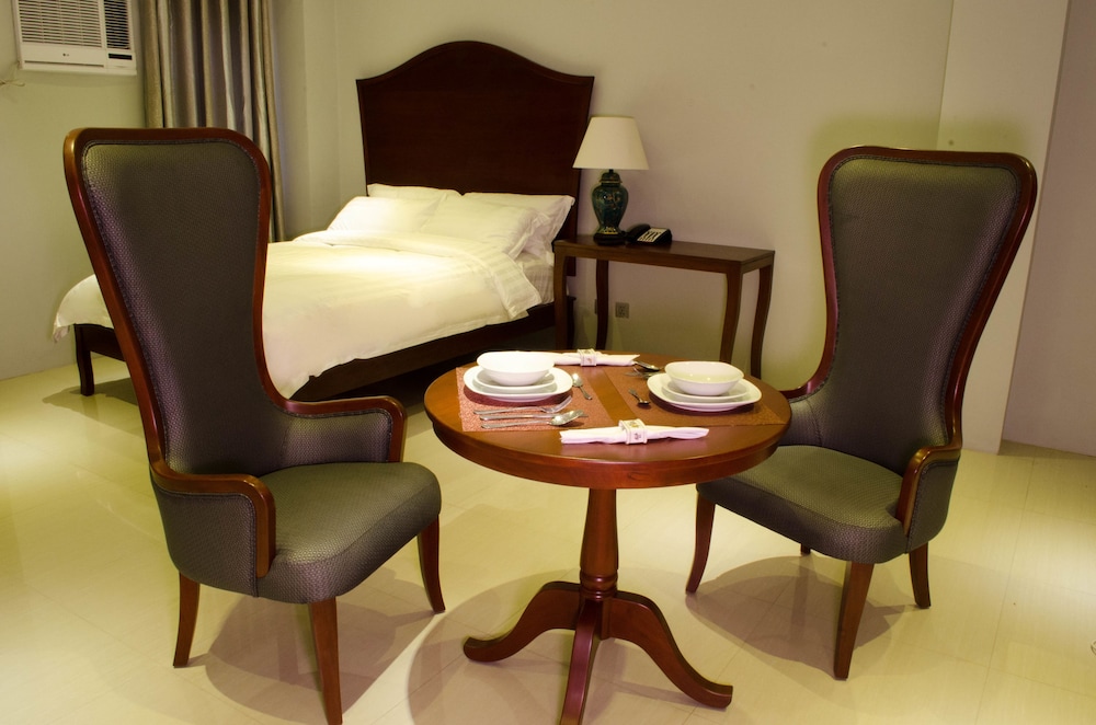 Ritz Hotel 38/49