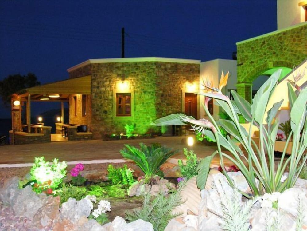 PANTELI BEACH STUDIOS APARTMENTS 8/50
