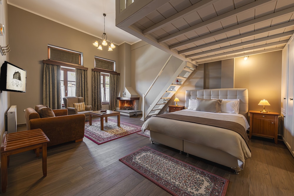 Ef Zin Studios and Suites 8/43