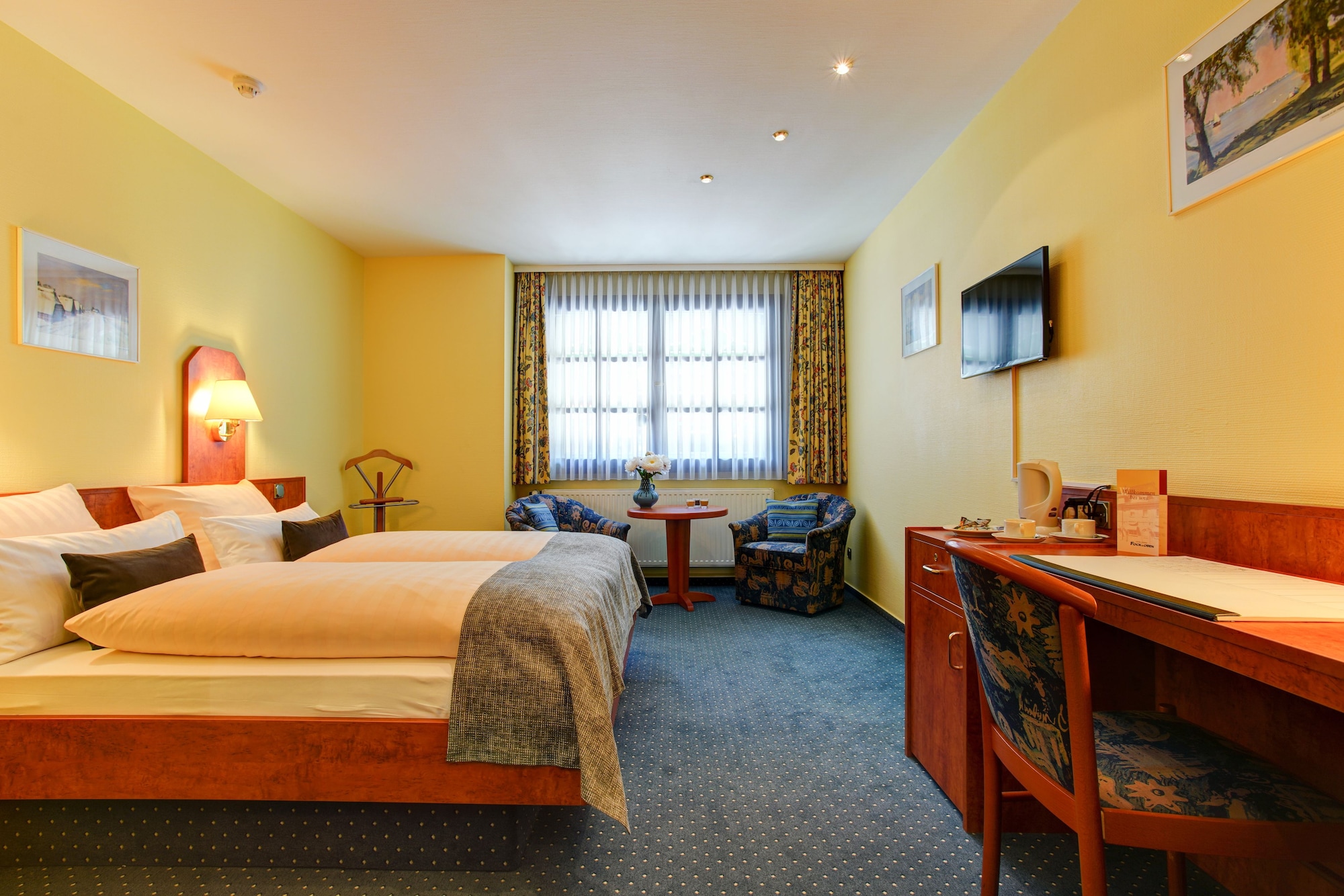 ROOM, DOUBLE BED