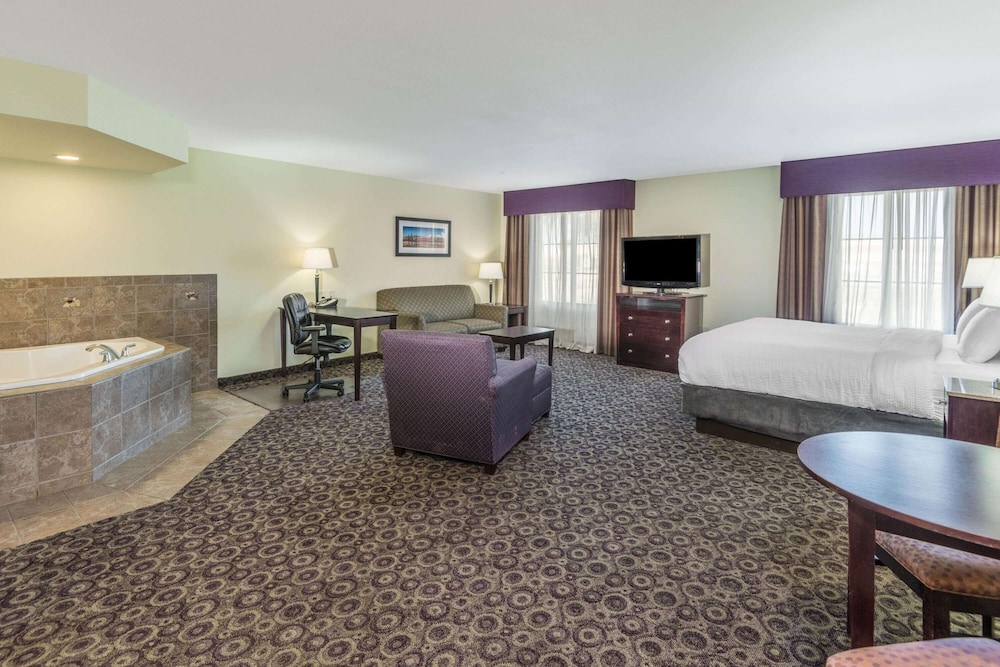 La Quinta Inn & Suites by Wyndham Las Vegas Airport South 13/46