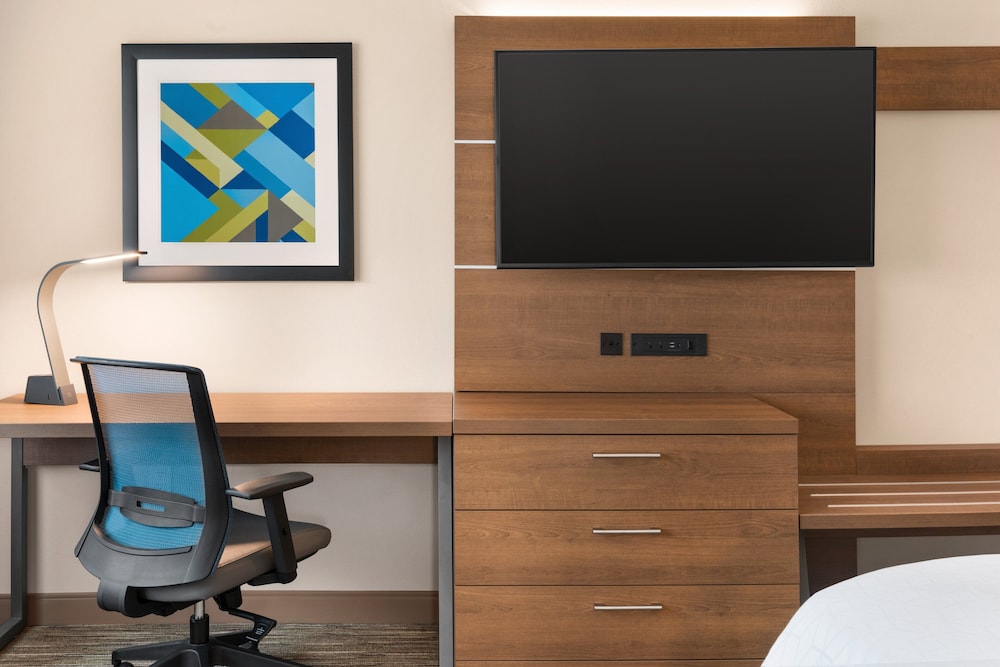 Holiday Inn Express Suites Beaver Dam 47/50