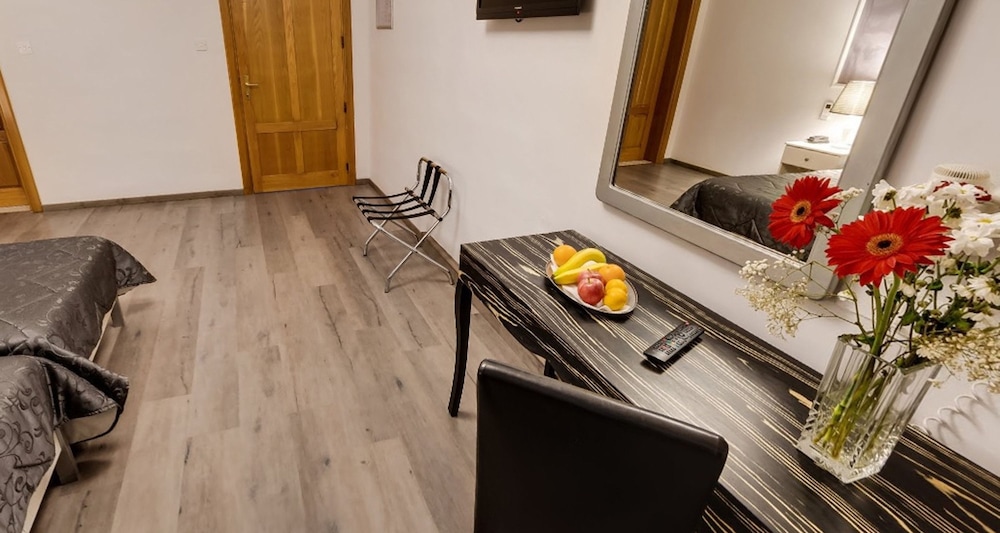 SLIEMA MARINA HOTEL 44/70