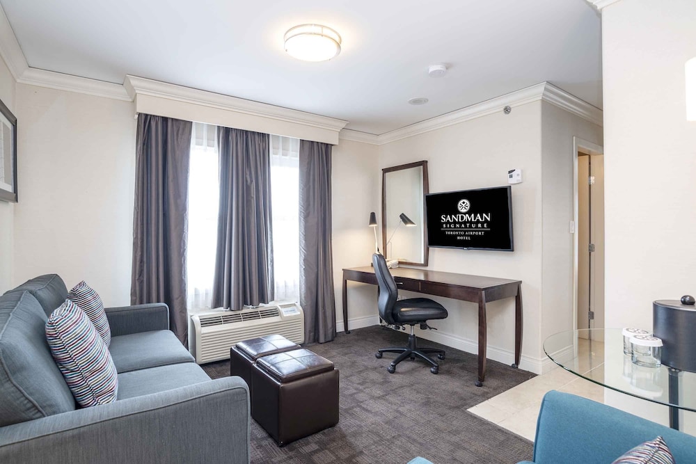 Sandman Signature Toronto Airport Hotel 24/41