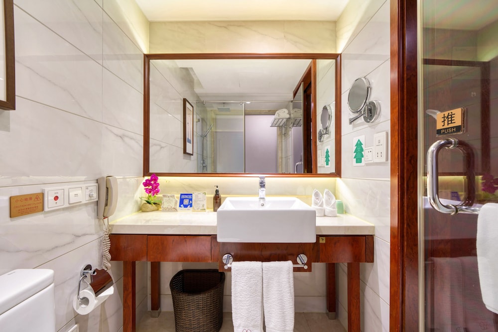 Wanghu Hotel 44/48