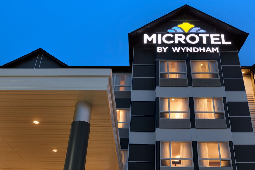Microtel Inn And Suites By Wyndham Whitecourt 2/41