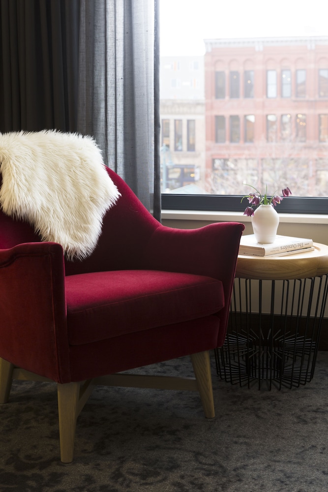 Kimpton Journeyman Hotel 70/80