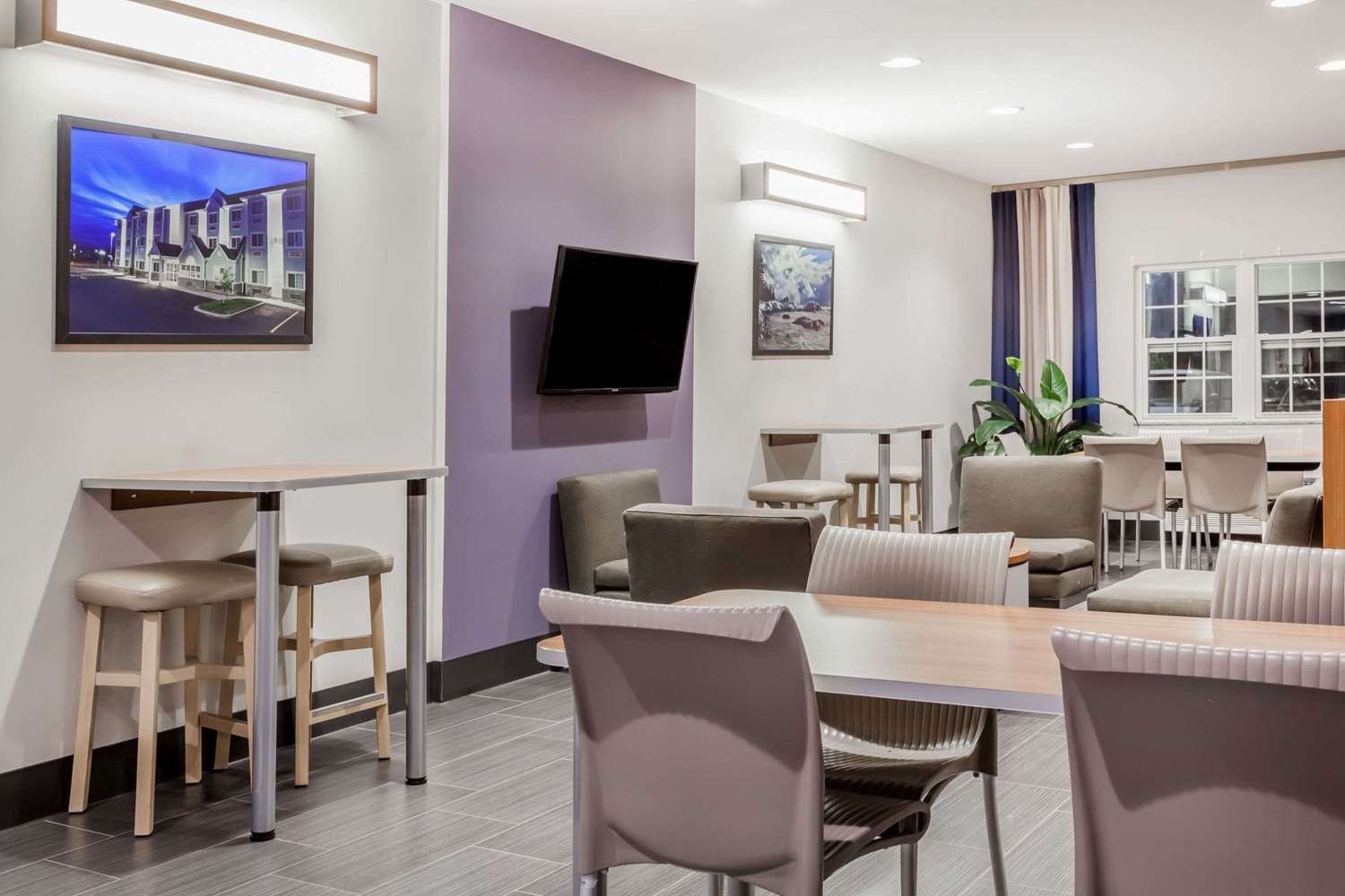 Microtel Inn & Suites By Wyndham Sault Ste. Marie 34/47