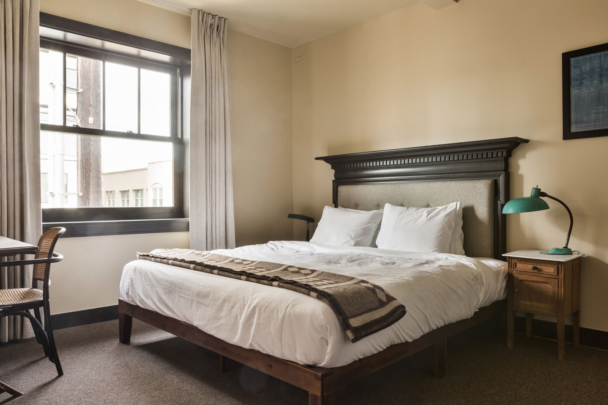 STANDARD, KING BED
