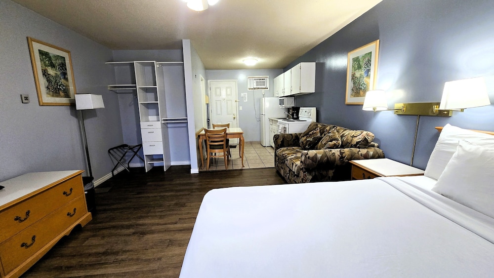 STUDIO, SUITE, KITCHEN
