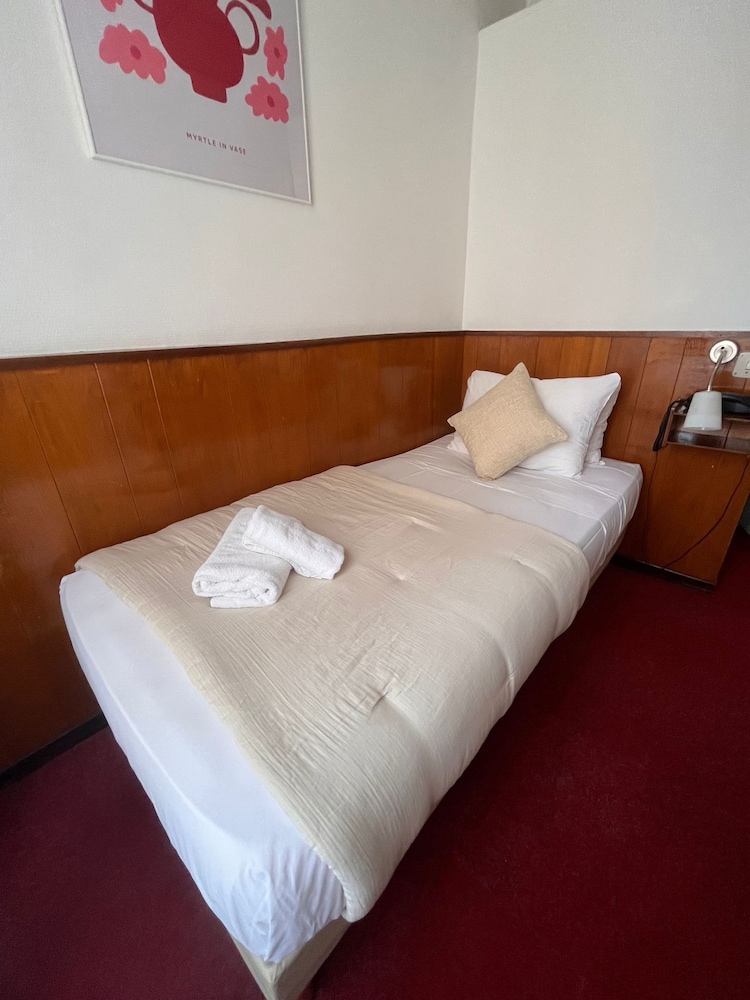 ROOM, SINGLE, SINGLE BED