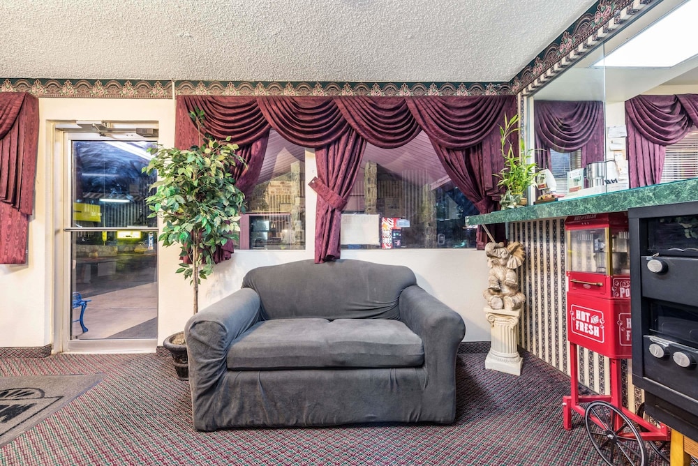 Super 8 by Wyndham Eastland 12/15