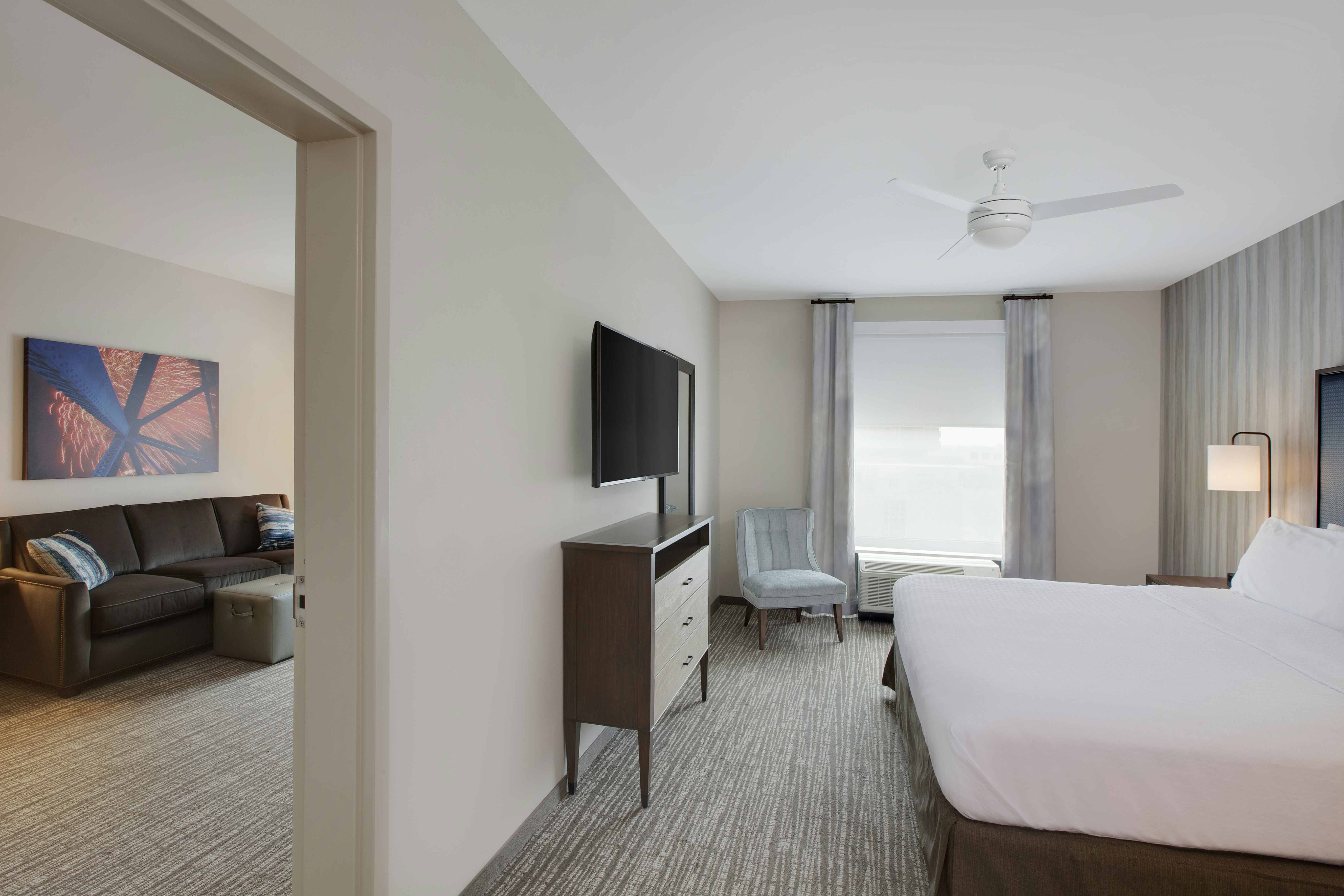 1 BEDROOM, SUITE, KING BED