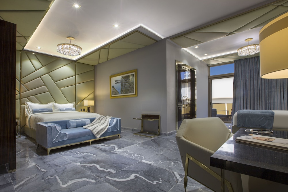 GALLERY, SUITE, TERRACE